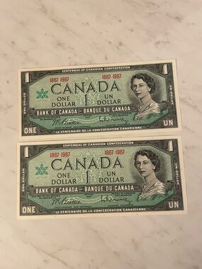 1967 set of 2 - Canada Centennial One Dollar Bills - Green - uncirculated